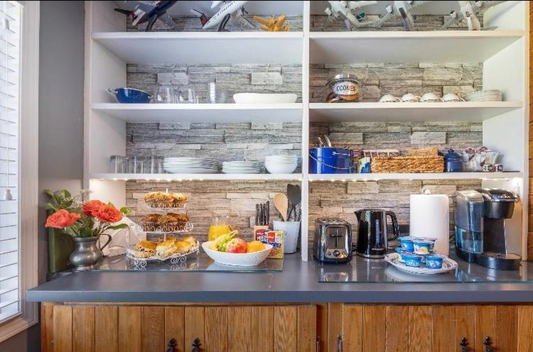 The Blue House Bed And Breakfast Lake Country Extérieur photo