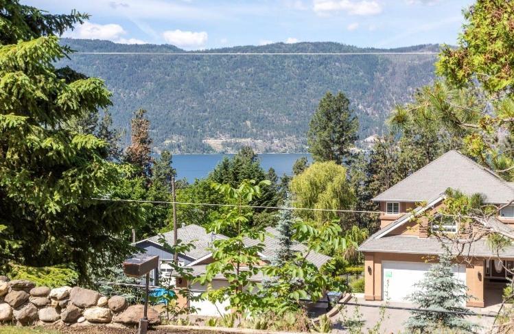 The Blue House Bed And Breakfast Lake Country Extérieur photo
