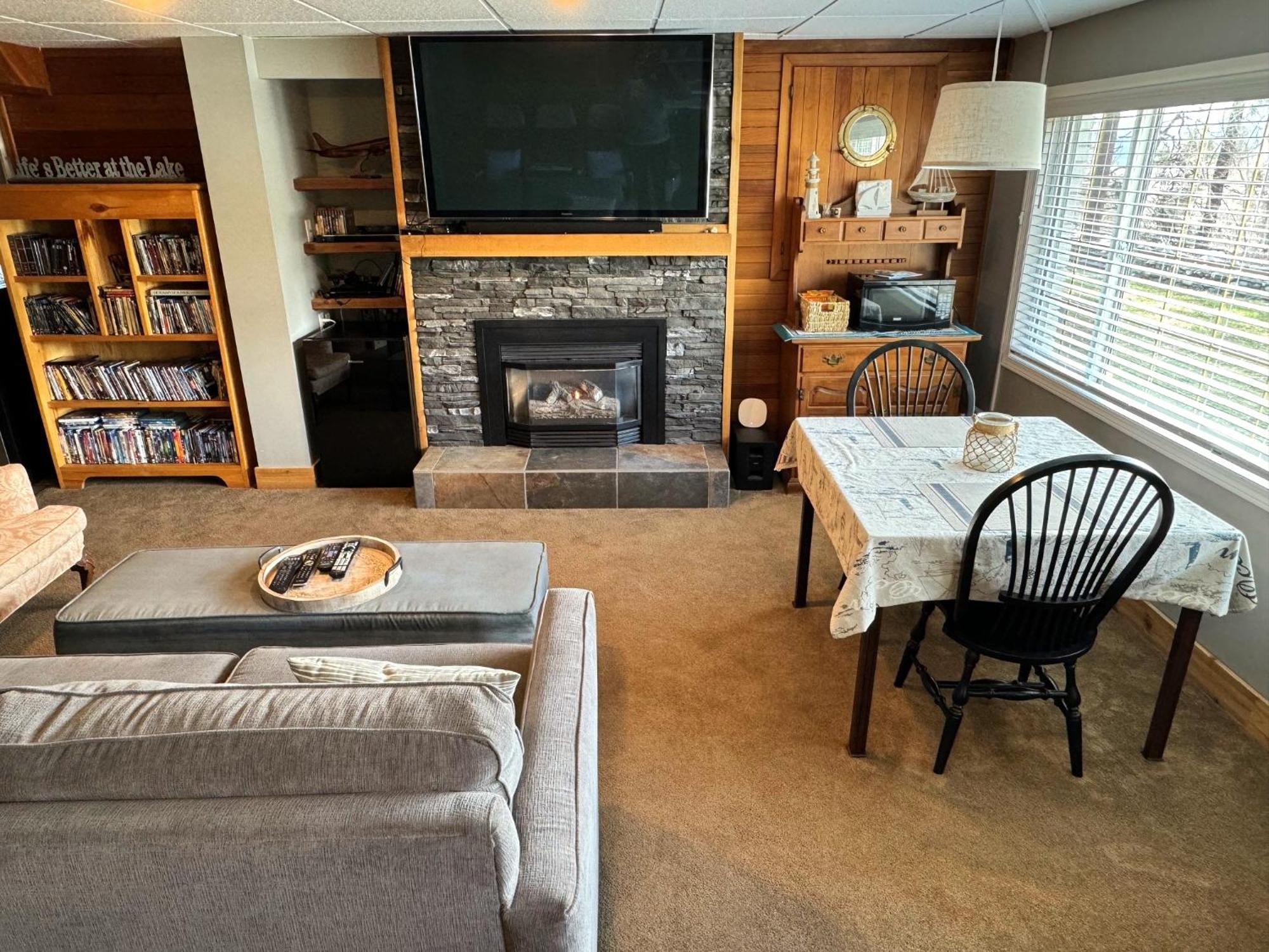 The Blue House Bed And Breakfast Lake Country Extérieur photo