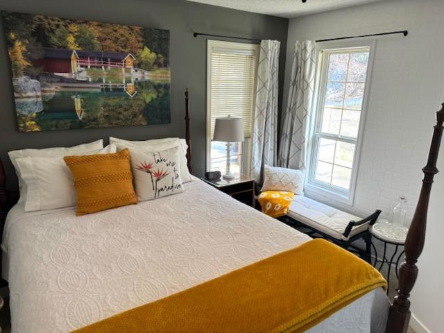 The Blue House Bed And Breakfast Lake Country Extérieur photo